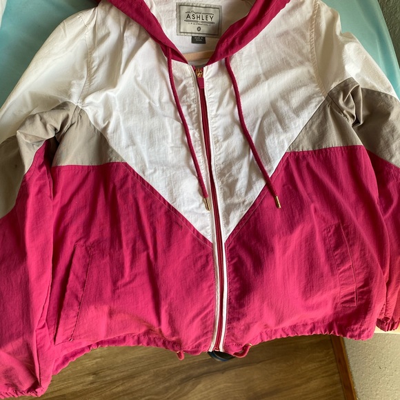 Pink, white, and gray windbreaker 🌸☁️🐰 - Picture 2 of 3